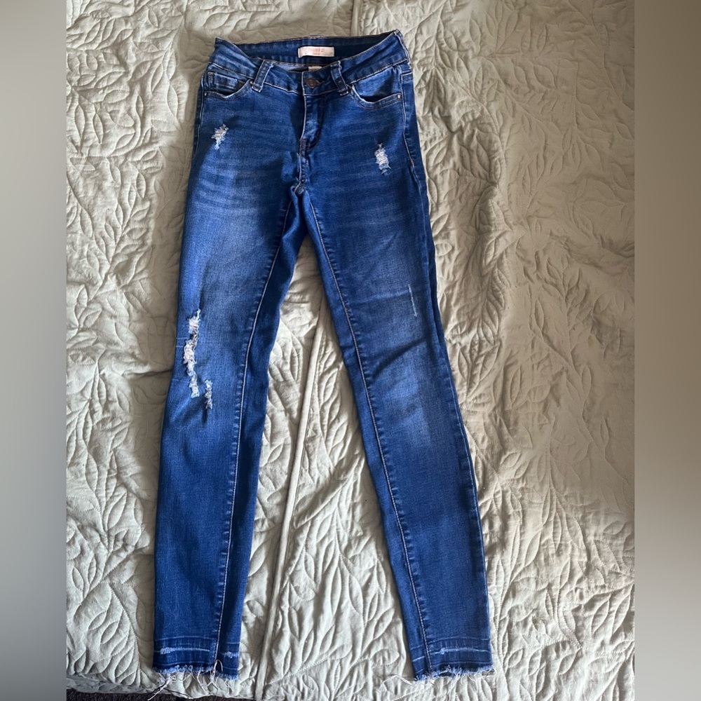 Distressed skinny jean